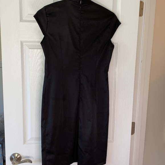 Thao Fashion Black and Blue Floral Dress. Small. - Picture 3 of 4